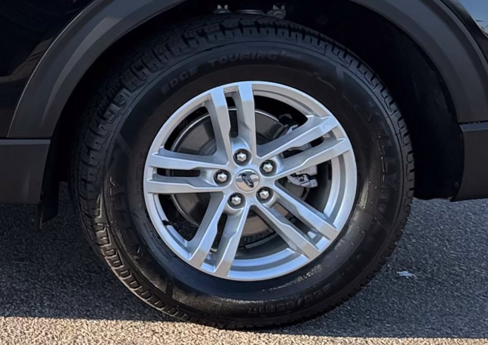 Certified 2024 Ford Explorer XLT RWD image 13