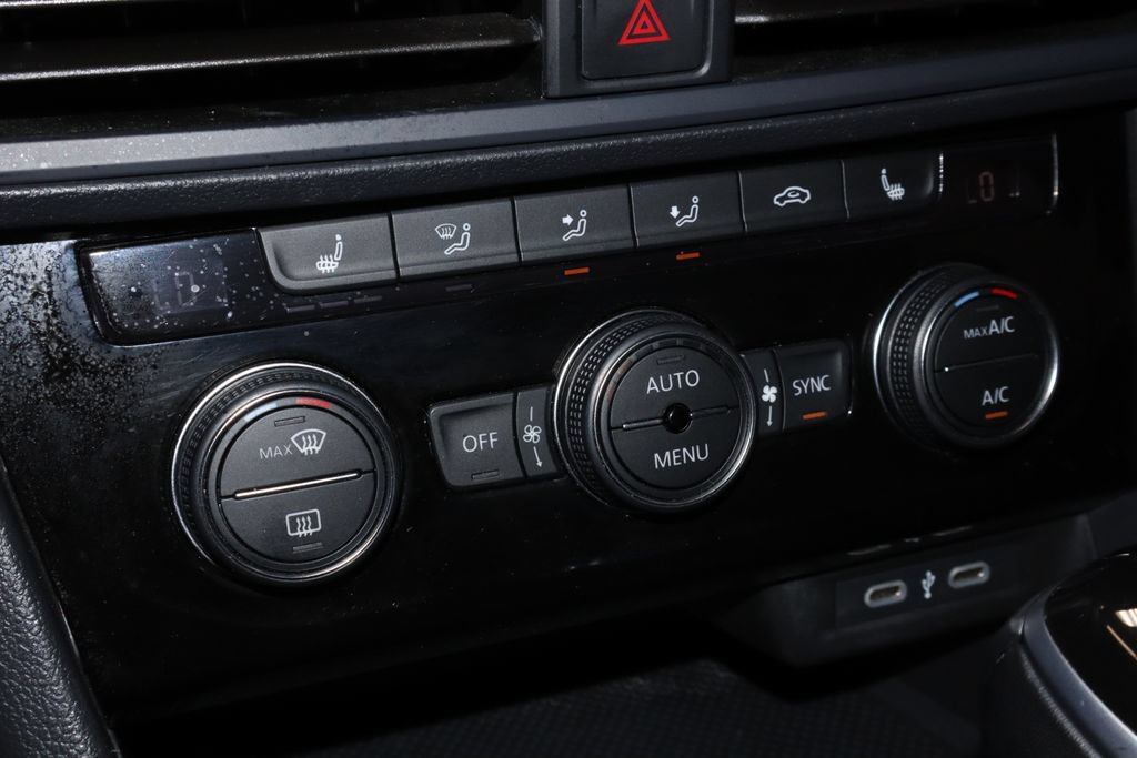 Used 2024 Volkswagen Jetta SE FWD image 30