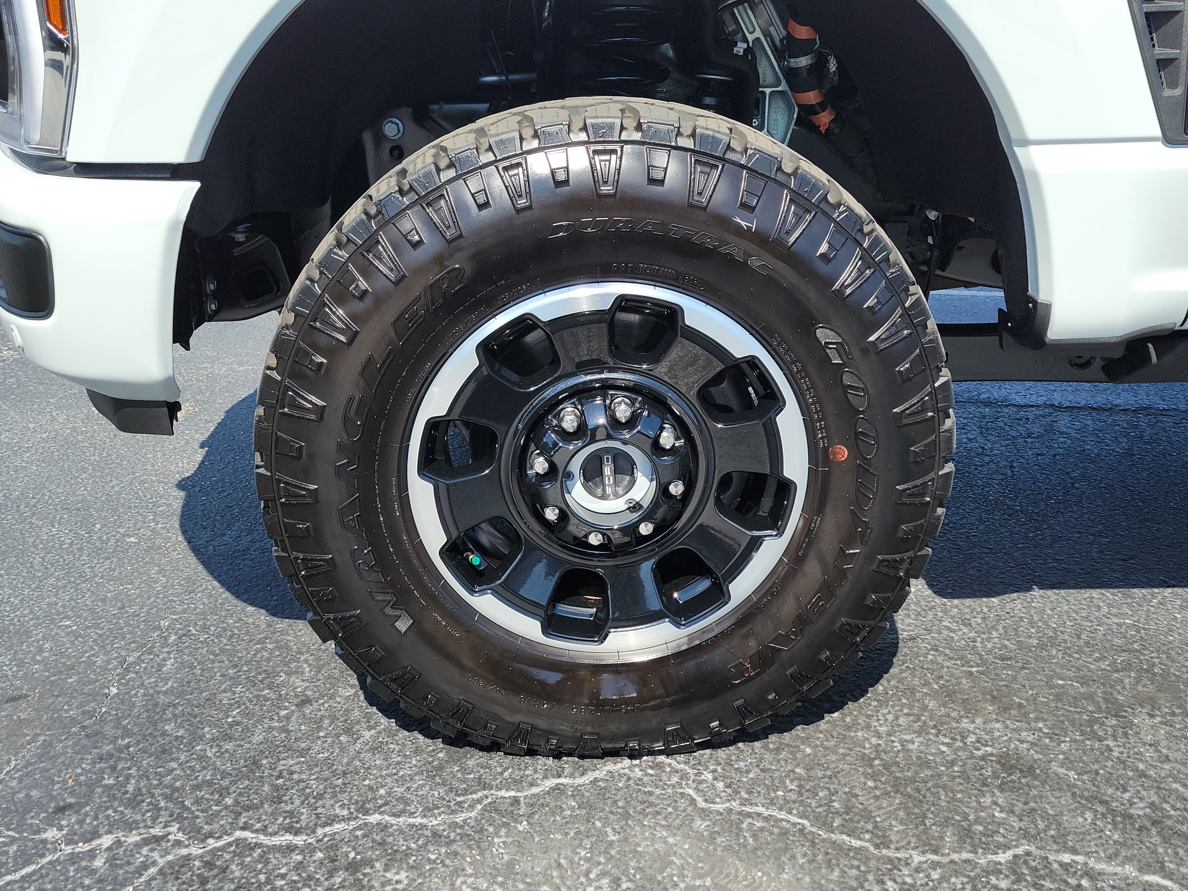 Certified 2026 Ford F350 Platinum w/ Tremor Off-Road Package AWD/4WD image 5