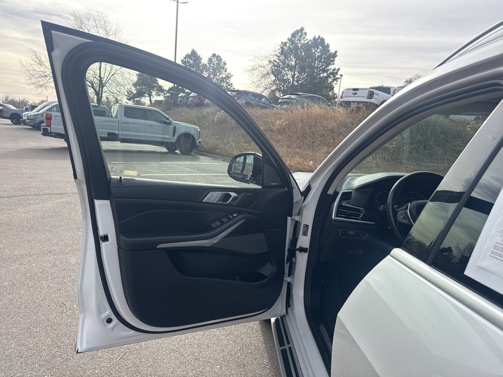 Used 2020 BMW X7 xDrive40i w/ Premium Package image 11