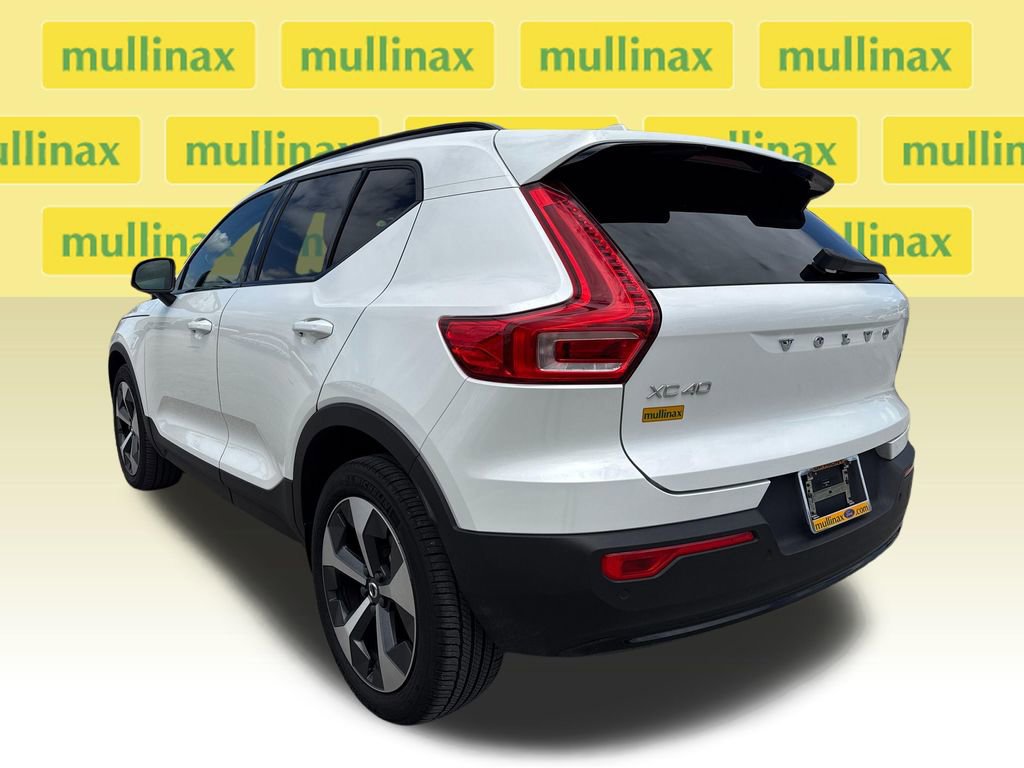 Used 2024 Volvo XC40 B5 Core image 4