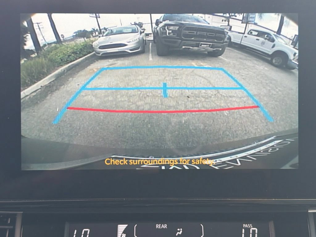 Used 2026 Toyota Sienna XLE FWD image 29