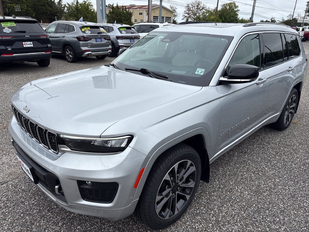 Used 2022 Jeep Grand Cherokee L Overland w/ Advanced Protech Group III AWD/4WD image 4
