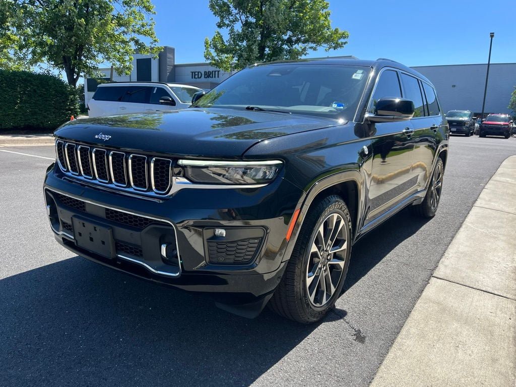 Used 2023 Jeep Grand Cherokee L Overland w/ Luxury Tech Group IV AWD/4WD image 3