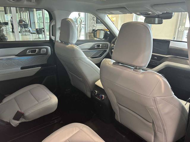 Certified 2025 Ford Explorer Platinum w/ Ultimate Package AWD/4WD image 27