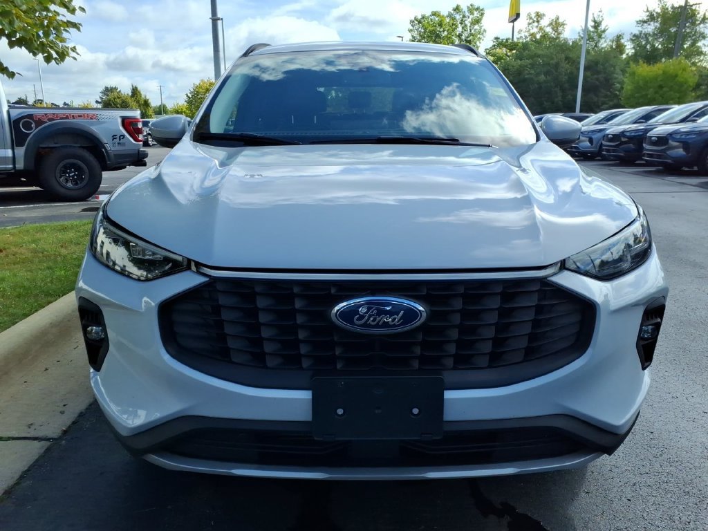 Certified 2025 Ford Escape Platinum AWD/4WD image 2