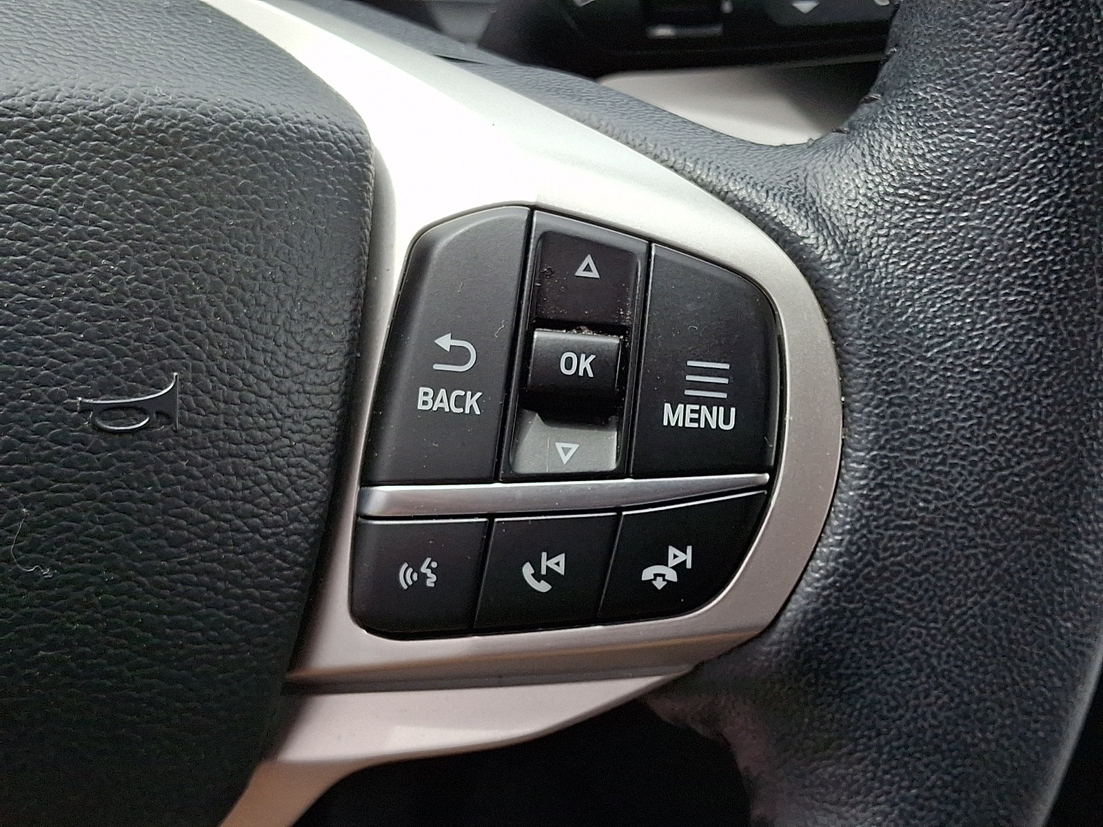 Certified 2023 Ford Explorer XLT w/ Equipment Group 202A AWD/4WD image 24