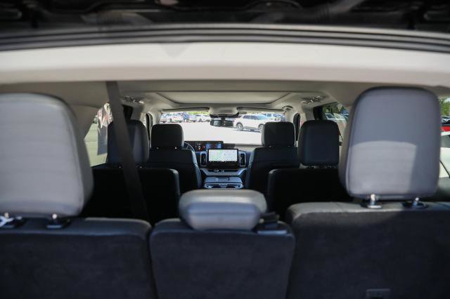 Certified 2025 Ford Expedition Active AWD/4WD image 16
