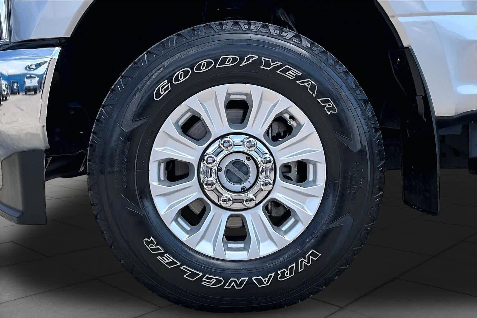 Certified 2022 Ford F250 4x4 Crew Cab Super Duty image 11