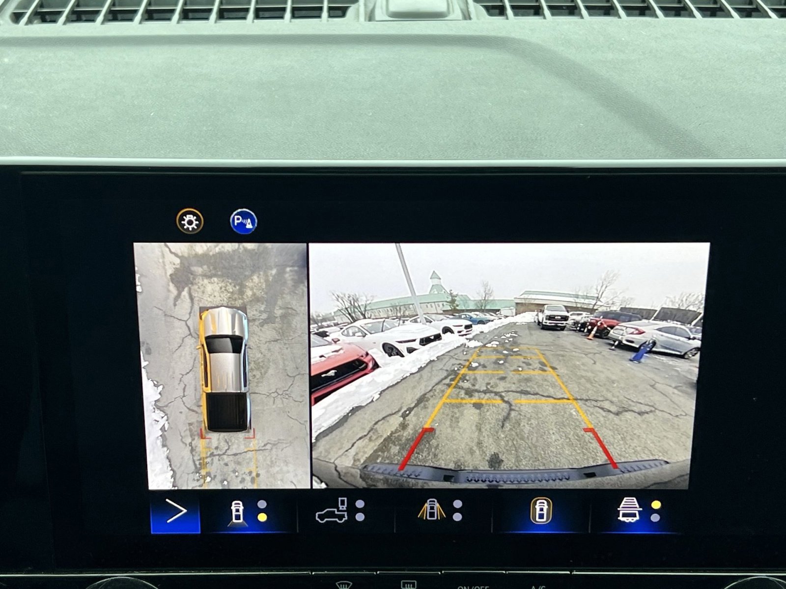 Used 2024 Chevrolet Colorado Trail Boss w/ Technology Package image 19