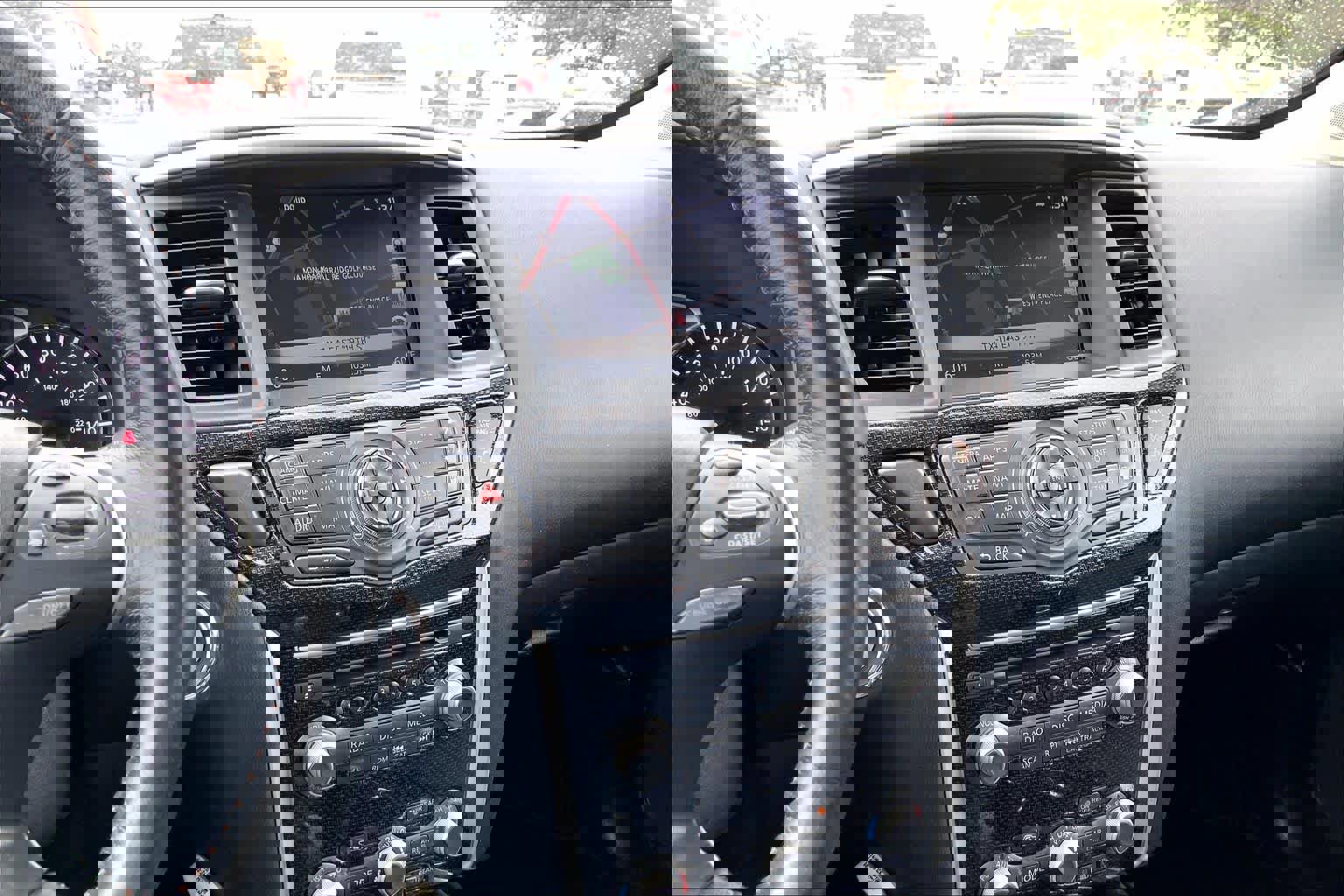 Used 2020 Nissan Pathfinder SL image 9