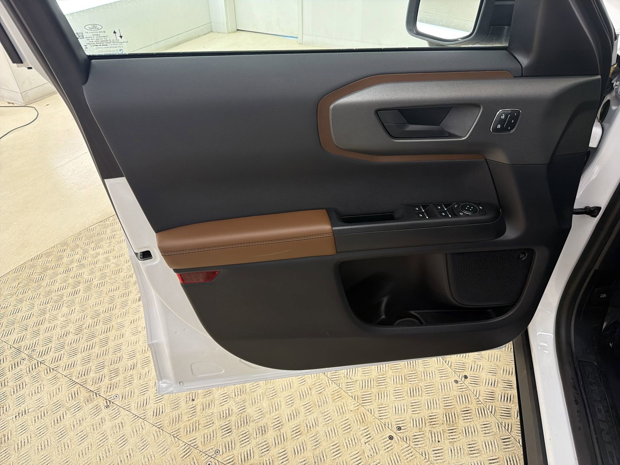 Certified 2025 Ford Bronco Sport Outer Banks w/ Outer Banks Tech Package+ AWD/4WD image 19