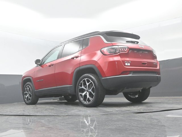 Used 2025 Jeep Compass Limited AWD/4WD image 22