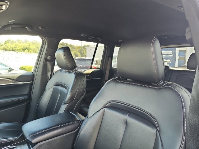 Used 2025 Jeep Grand Cherokee Limited AWD/4WD image 17