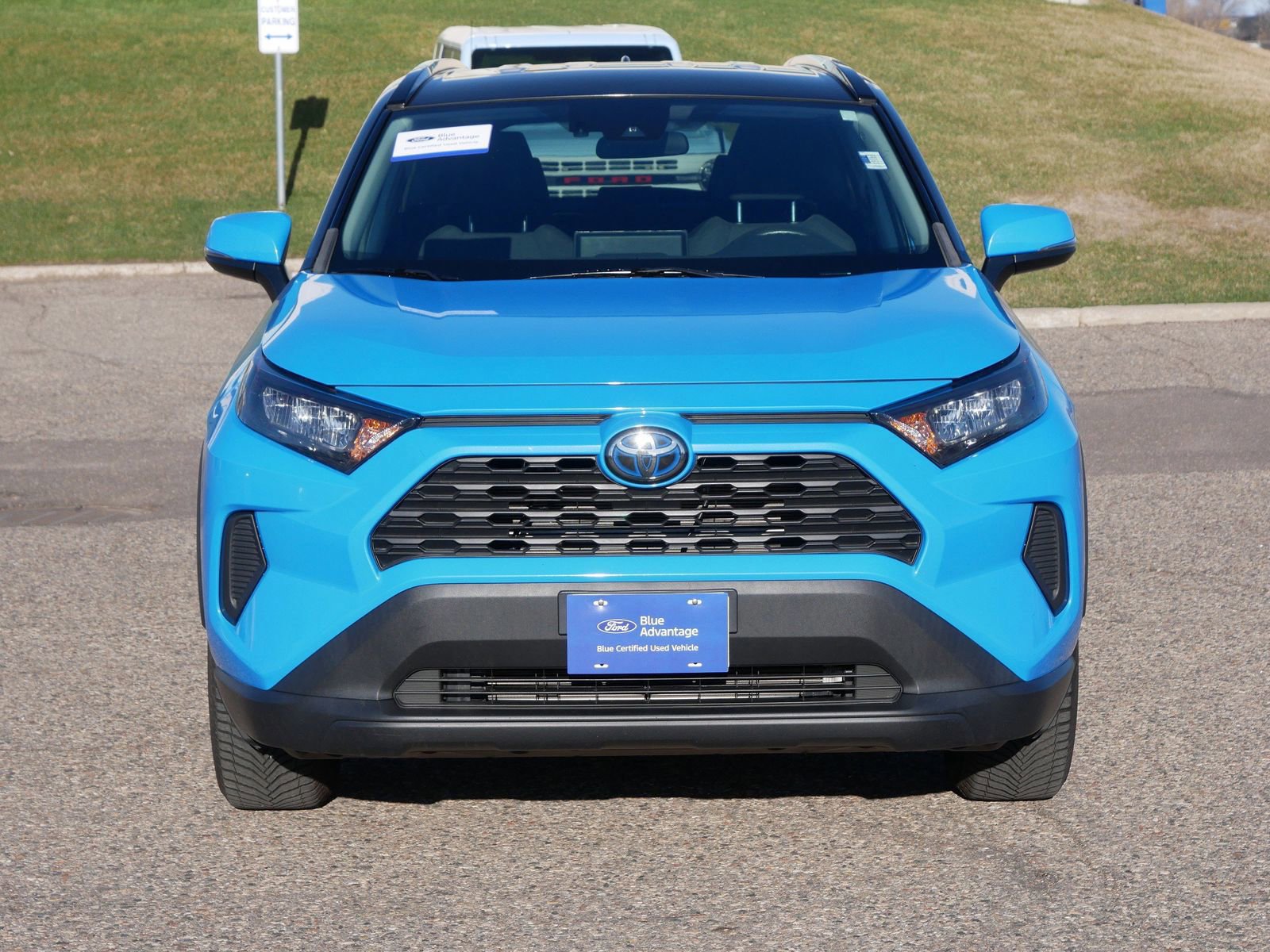 Used 2019 Toyota RAV4 LE w/ Carpet Mat Package AWD/4WD image 8