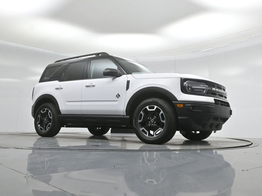 Certified 2022 Ford Bronco Sport Outer Banks w/ Tech Package AWD/4WD image 4
