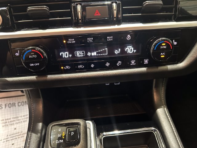 Used 2023 Nissan Pathfinder SL AWD/4WD image 12