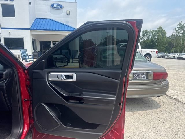 Certified 2021 Ford Explorer Platinum w/ Equipment Group 601A AWD/4WD image 43