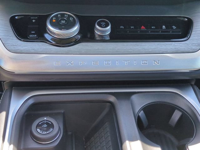 Certified 2025 Ford Expedition Platinum w/ Driver's Package AWD/4WD image 25