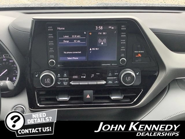 Used 2022 Toyota Highlander XLE AWD/4WD image 19