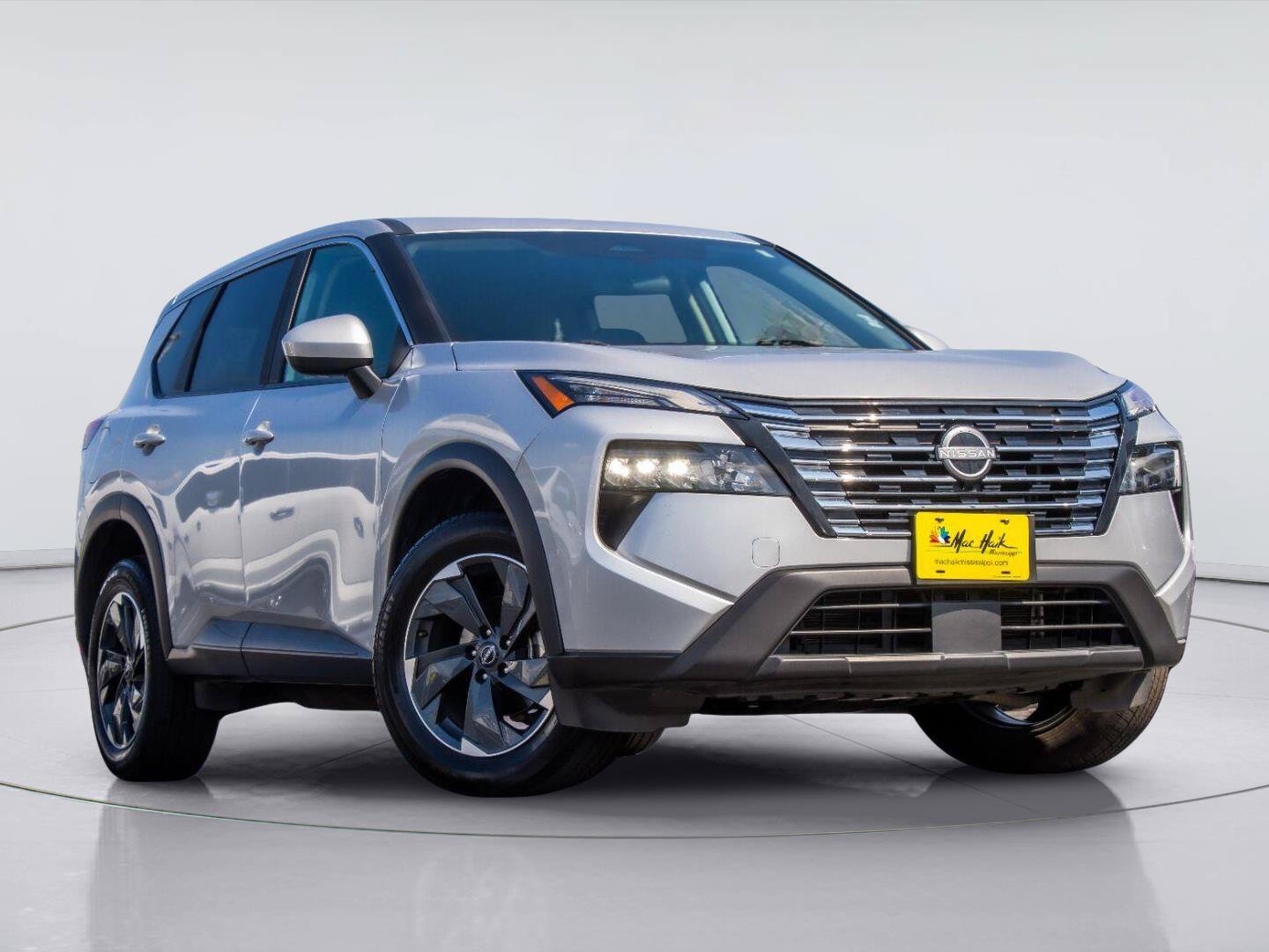 Used 2024 Nissan Rogue SV AWD/4WD image 2