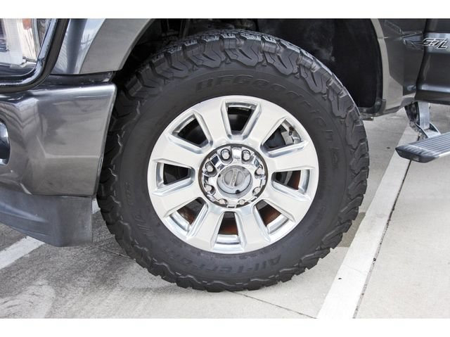 Certified 2019 Ford F250 Platinum w/ Platinum Ultimate Package AWD/4WD image 29