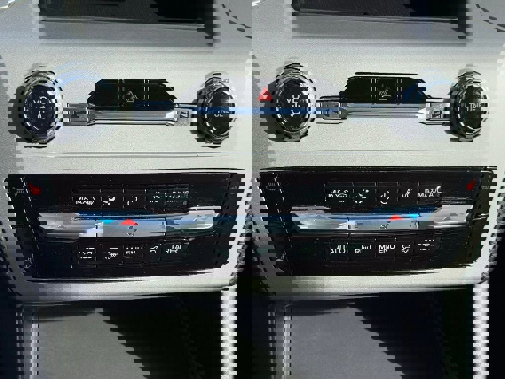 Certified 2024 Ford Explorer XLT w/ Equipment Group 202A image 31