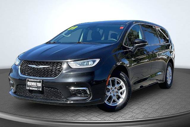 Used 2023 Chrysler Pacifica Touring-L FWD image 1