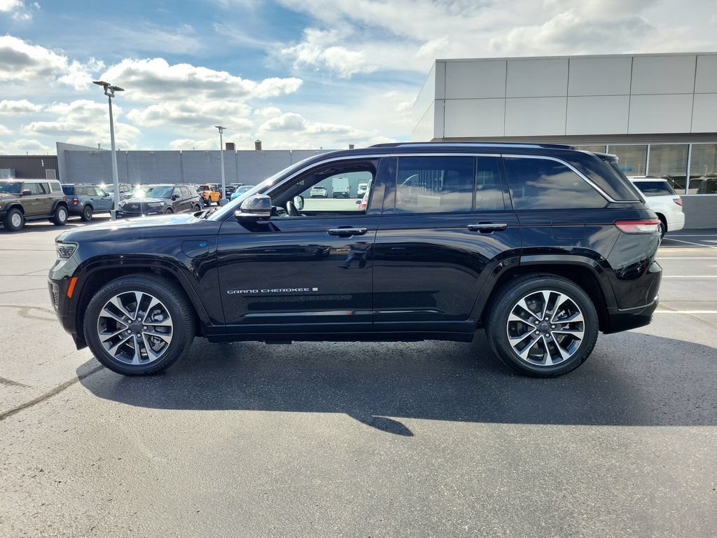 Used 2023 Jeep Grand Cherokee Overland w/ Advanced Protech Group III AWD/4WD image 7
