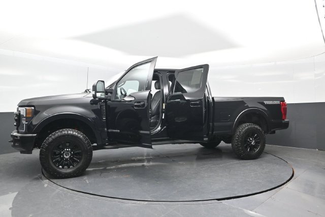 Certified 2022 Ford F350 Lariat w/ Tremor Off-Road Package AWD/4WD image 31