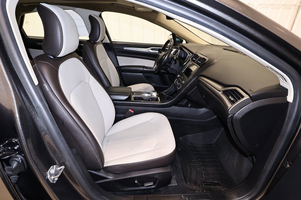 Certified 2019 Ford Fusion SE w/ Equipment Group 151A image 23