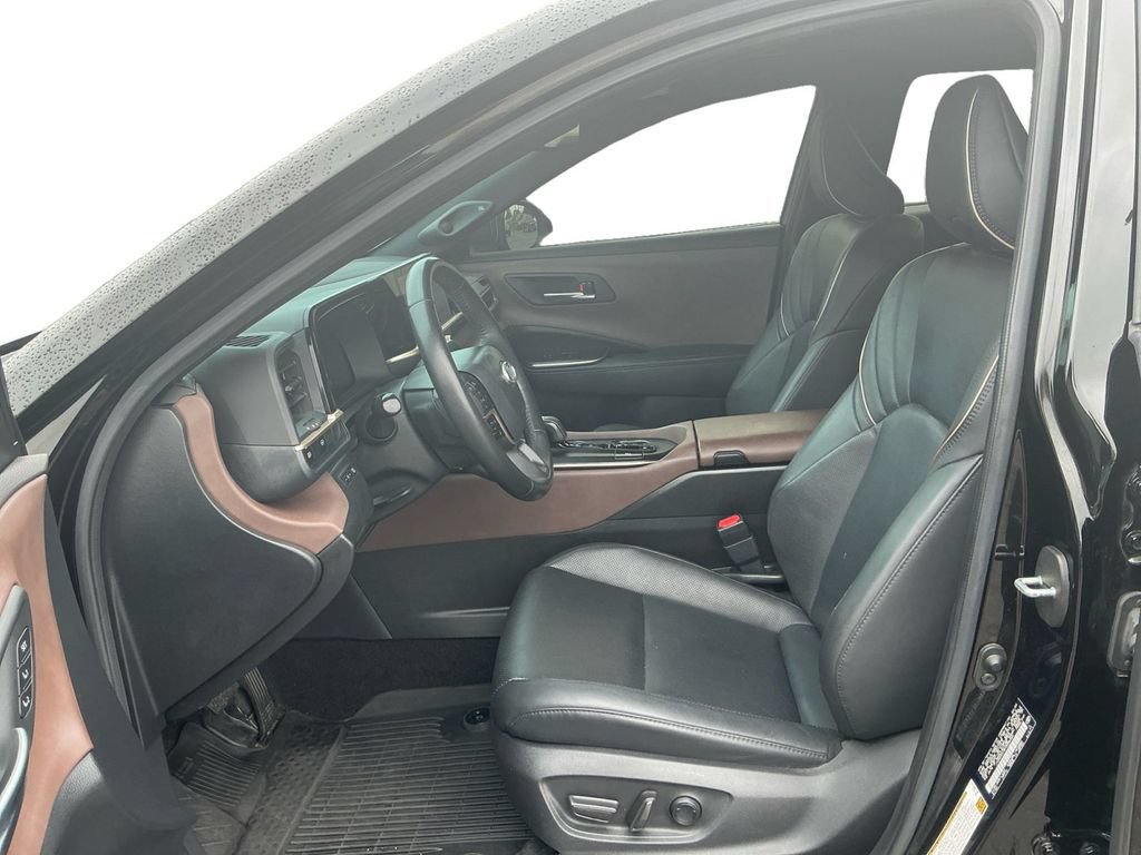 Used 2023 Toyota Crown AWD/4WD image 14