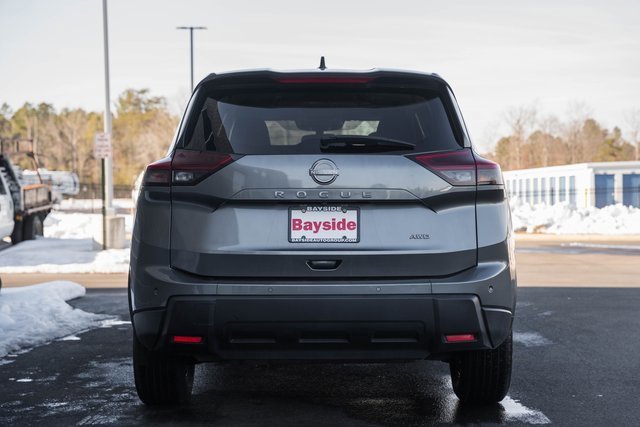Used 2024 Nissan Rogue S image 5