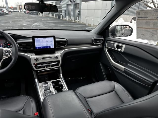 Certified 2022 Ford Explorer XLT w/ Equipment Group 202A image 17