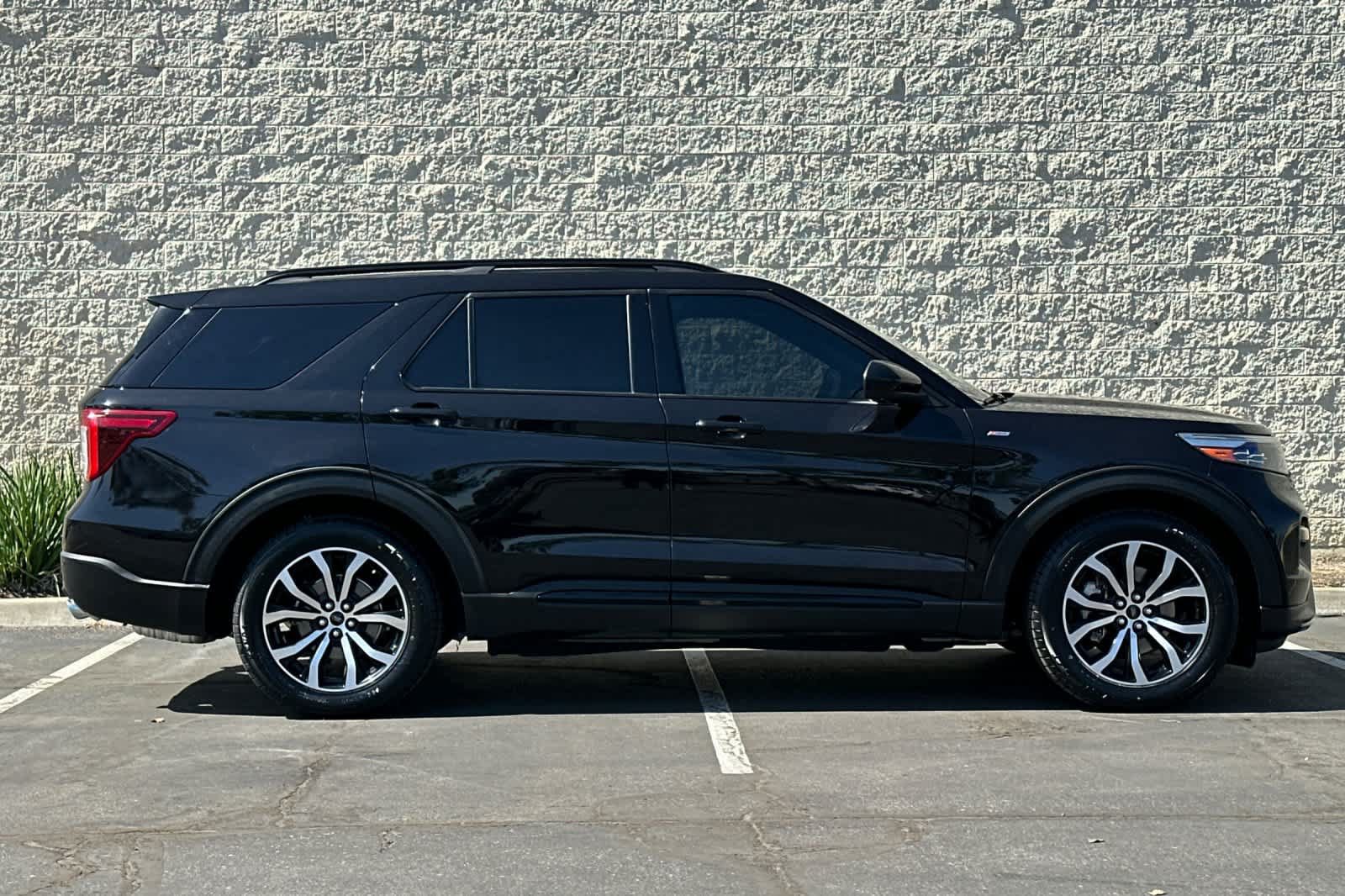 Certified 2022 Ford Explorer ST-Line RWD image 9