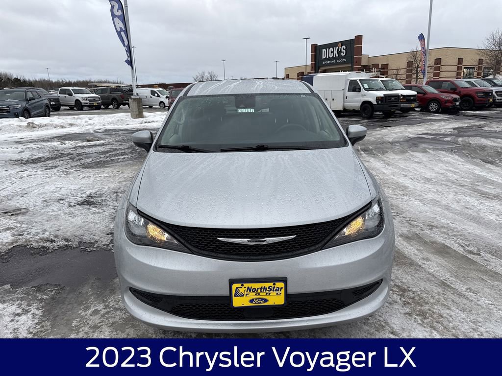 Used 2023 Chrysler Voyager LX image 9