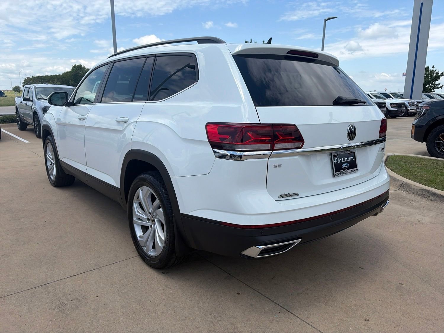 Used 2022 Volkswagen Atlas SE AWD/4WD image 3