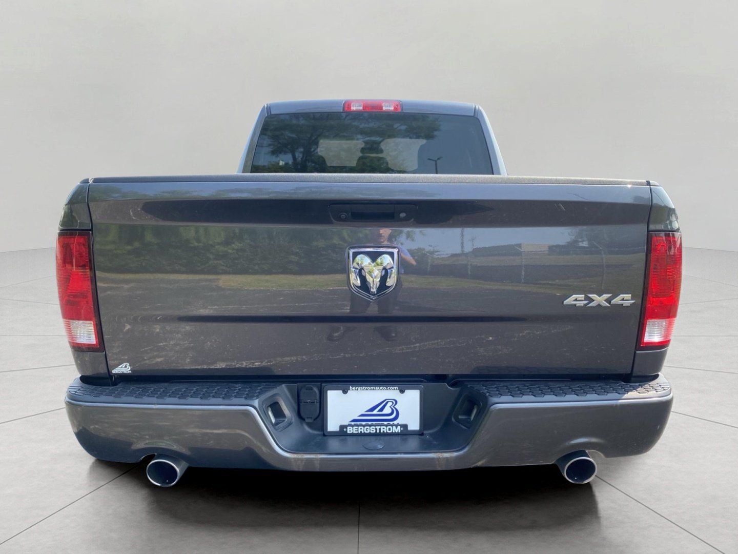 Used 2017 RAM 1500 Express AWD/4WD image 9