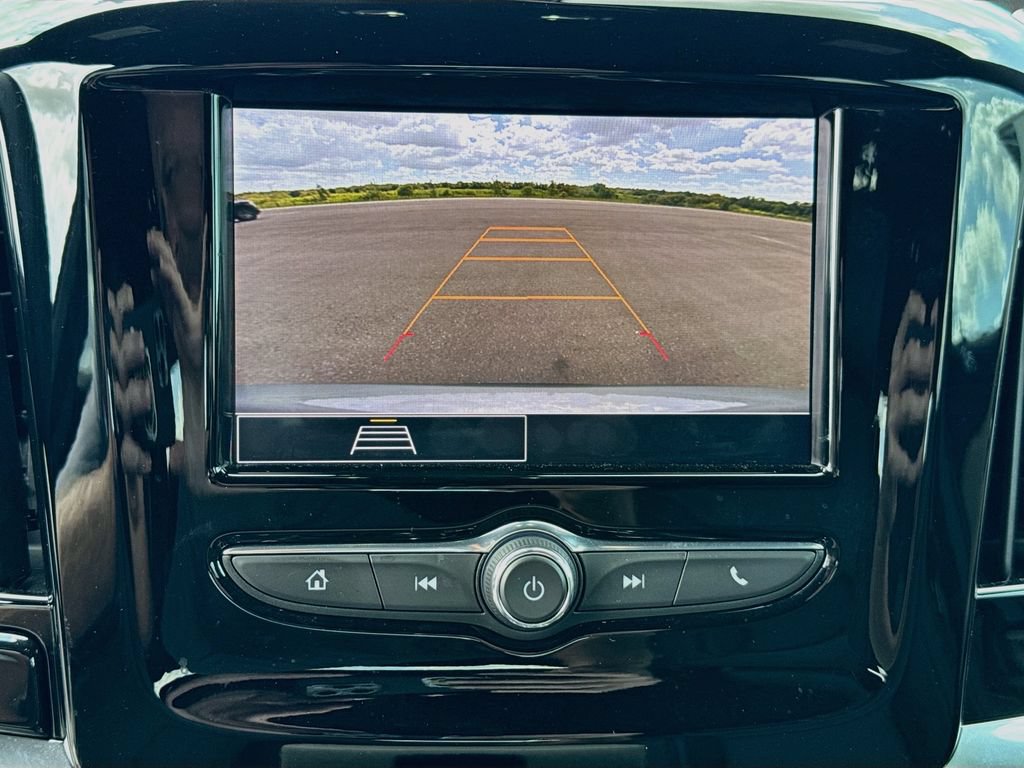Used 2023 Chevrolet Traverse LS w/ Safety Package FWD image 13