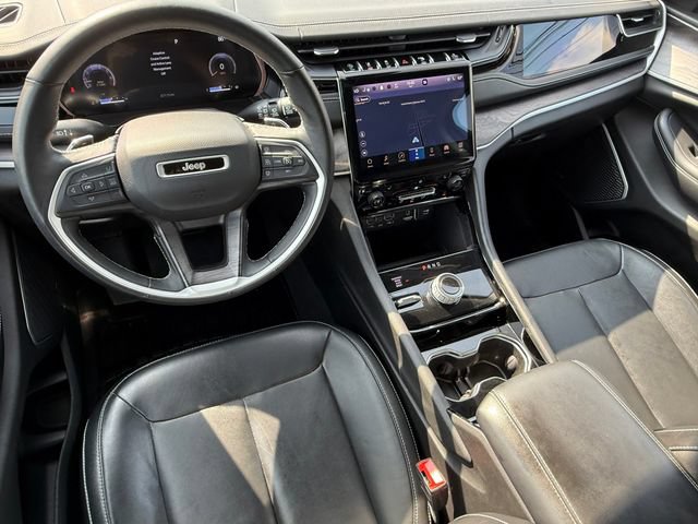 Used 2022 Jeep Grand Cherokee L Limited w/ Black Appearance Package AWD/4WD image 38