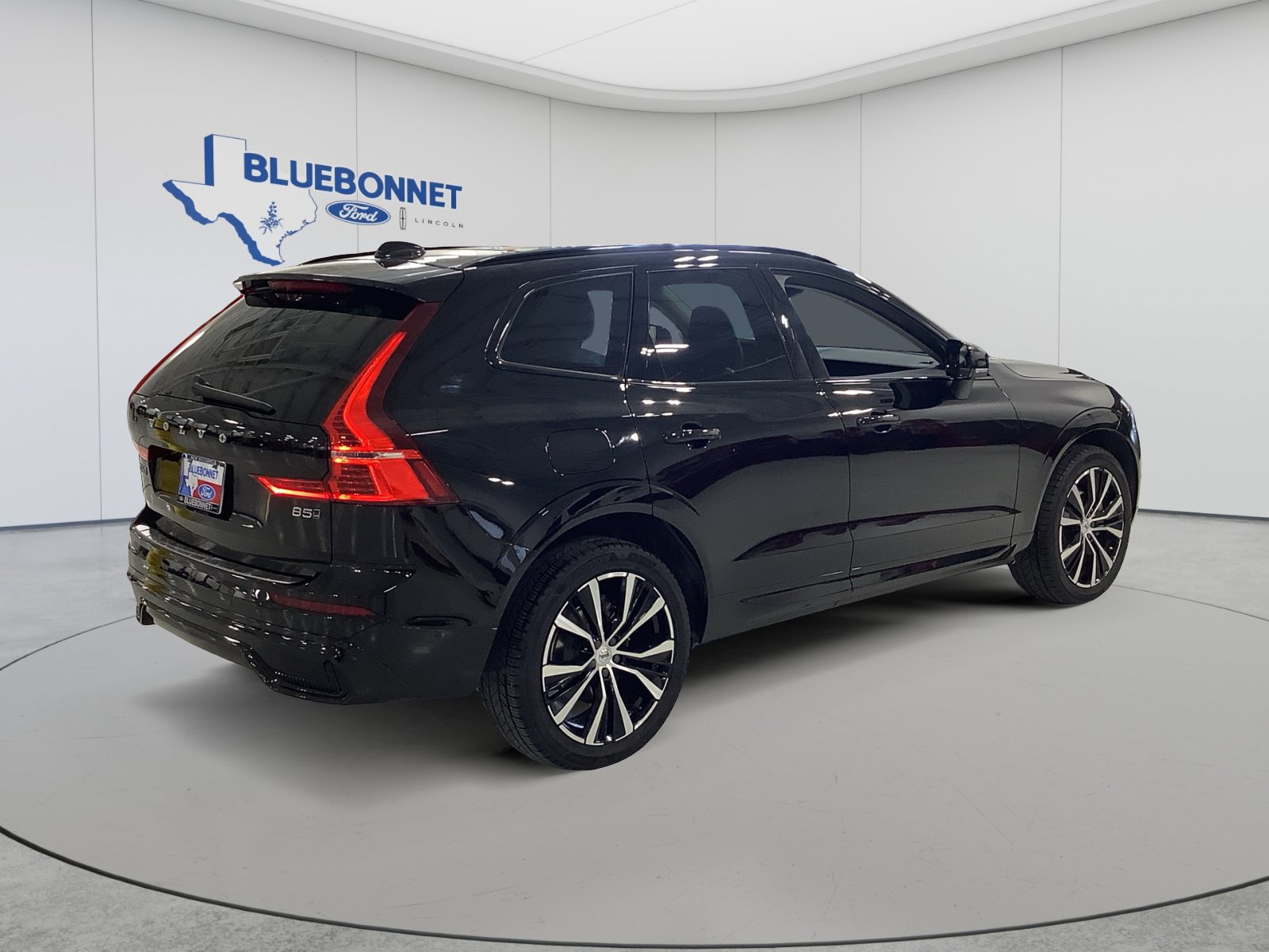 Used 2024 Volvo XC60 B5 Plus w/ Protection Package Premier AWD/4WD image 5