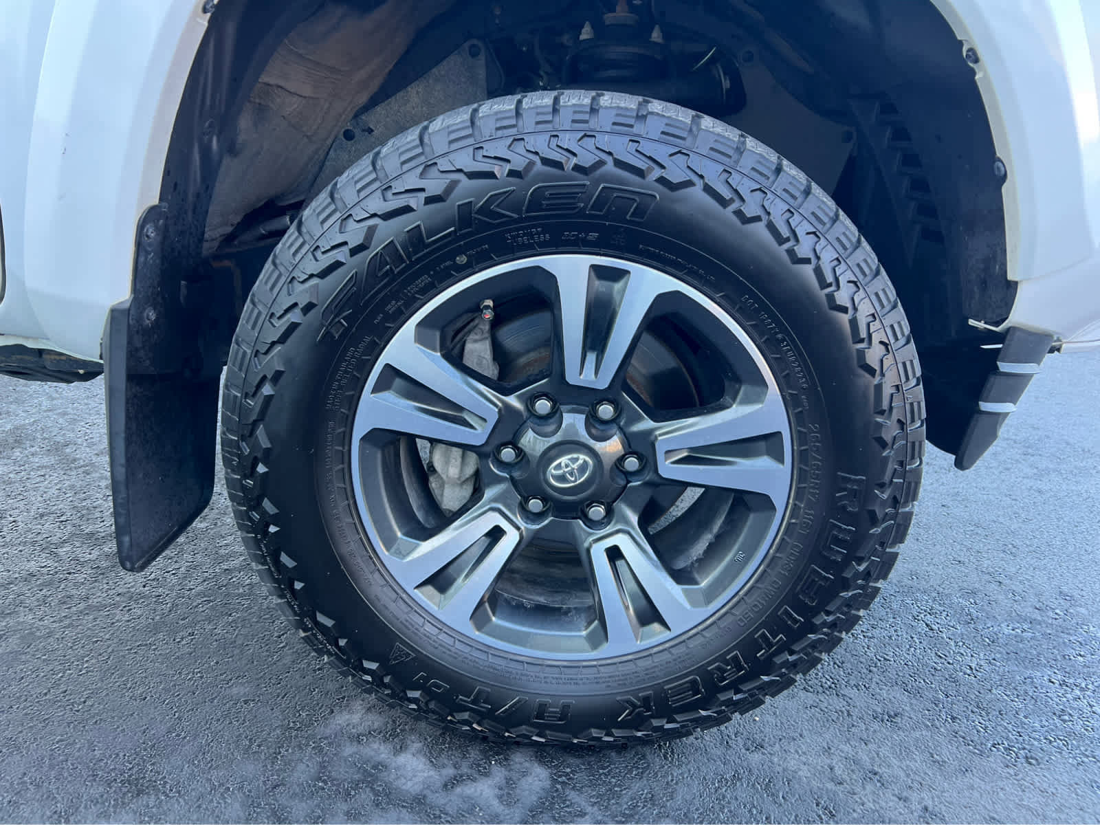 Used 2019 Toyota Tacoma TRD Sport w/ Technology Package AWD/4WD image 16