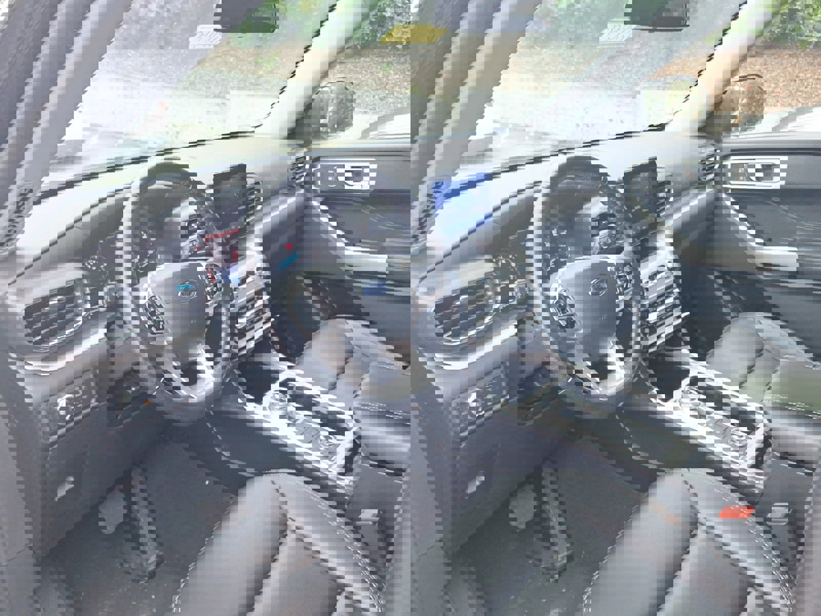 Certified 2022 Ford Explorer XLT w/ Equipment Group 202A image 6