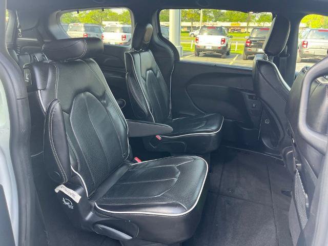 Used 2025 Chrysler Pacifica Limited FWD image 16