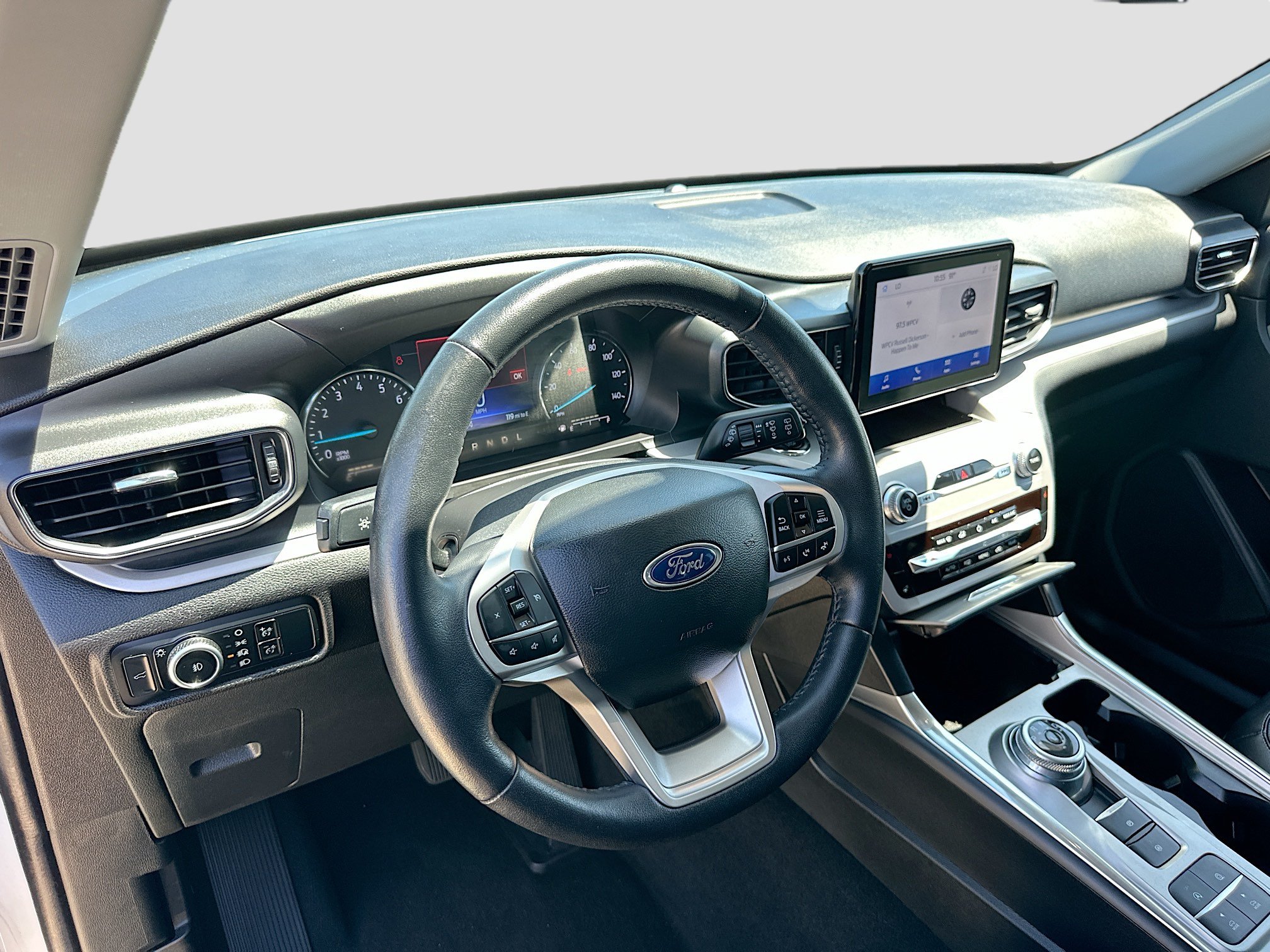 Certified 2023 Ford Explorer XLT w/ Equipment Group 202A RWD image 9