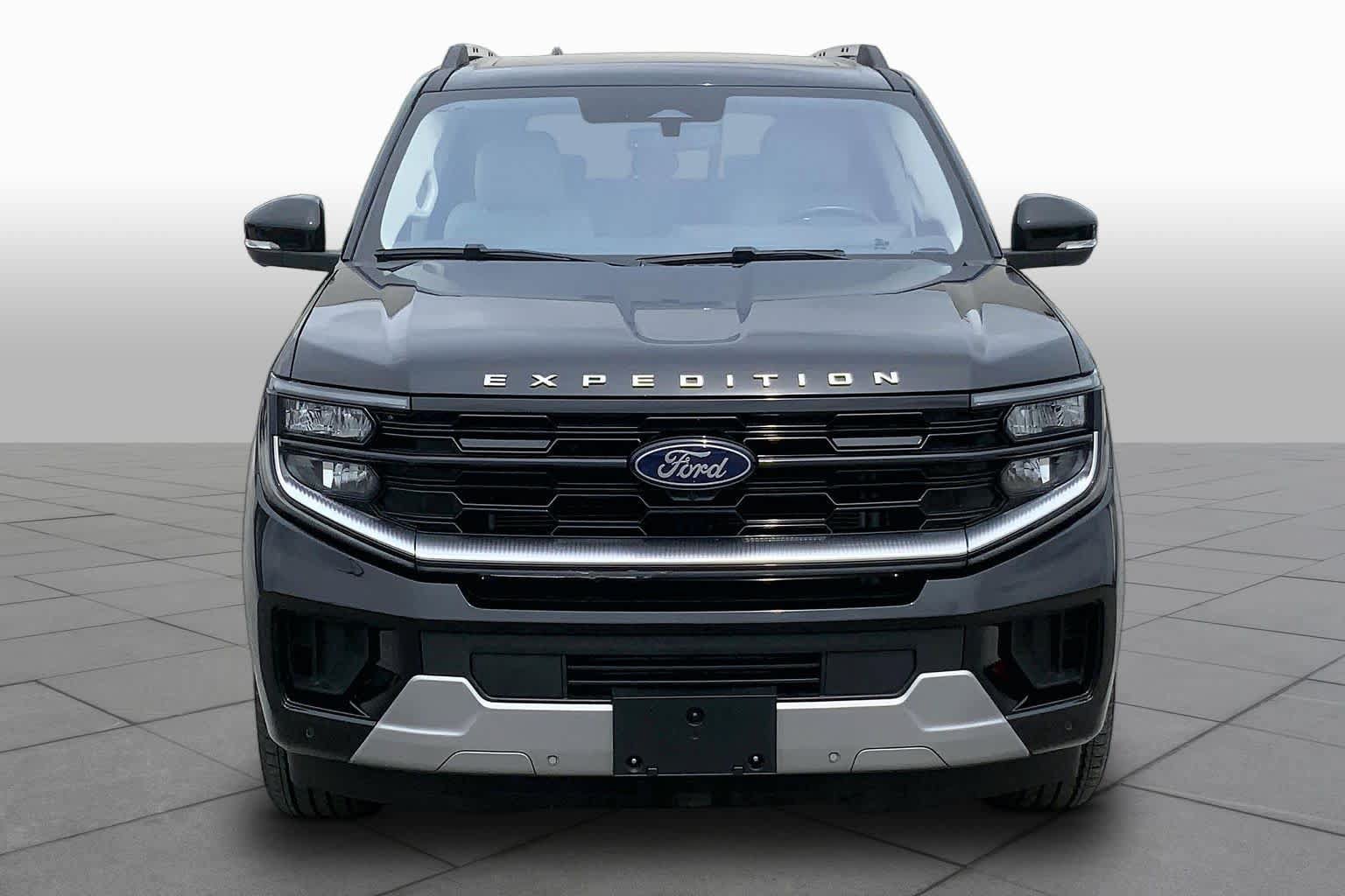 Certified 2025 Ford Expedition Platinum w/ Driver's Package AWD/4WD image 4
