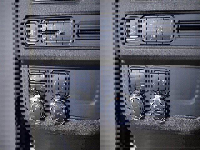 Used 2024 GMC Yukon XL SLT w/ SLT Premium Package image 27