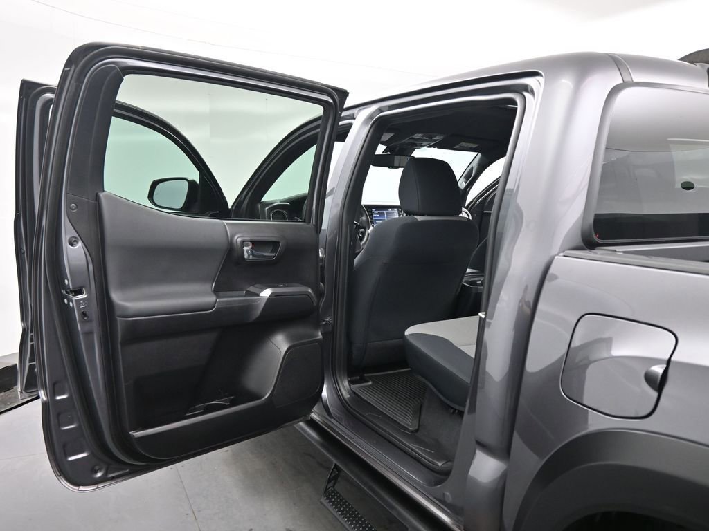 Used 2020 Toyota Tacoma TRD Off-Road w/ Technology Package image 16