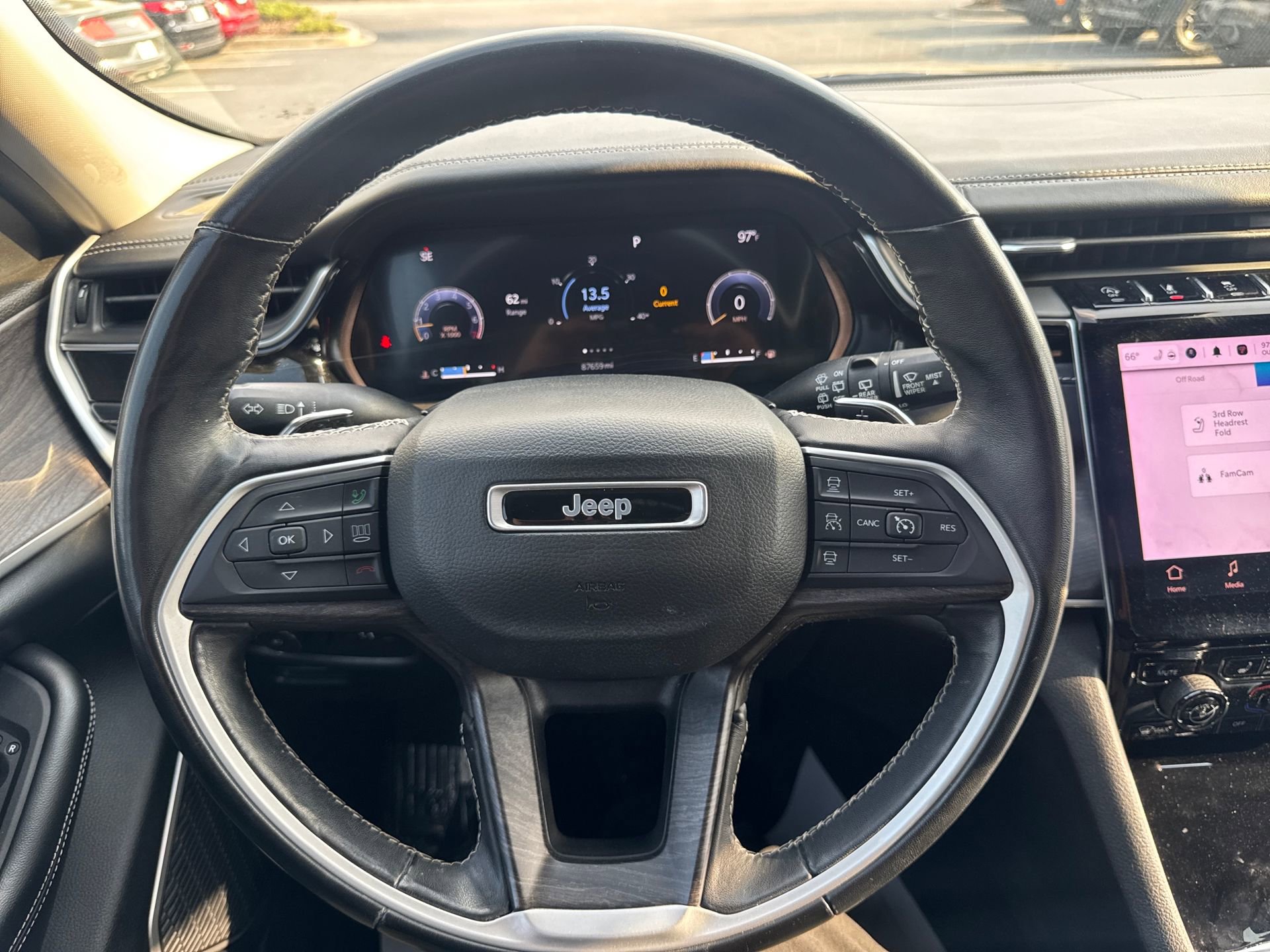 Used 2022 Jeep Grand Cherokee L Limited w/ Black Appearance Package image 24