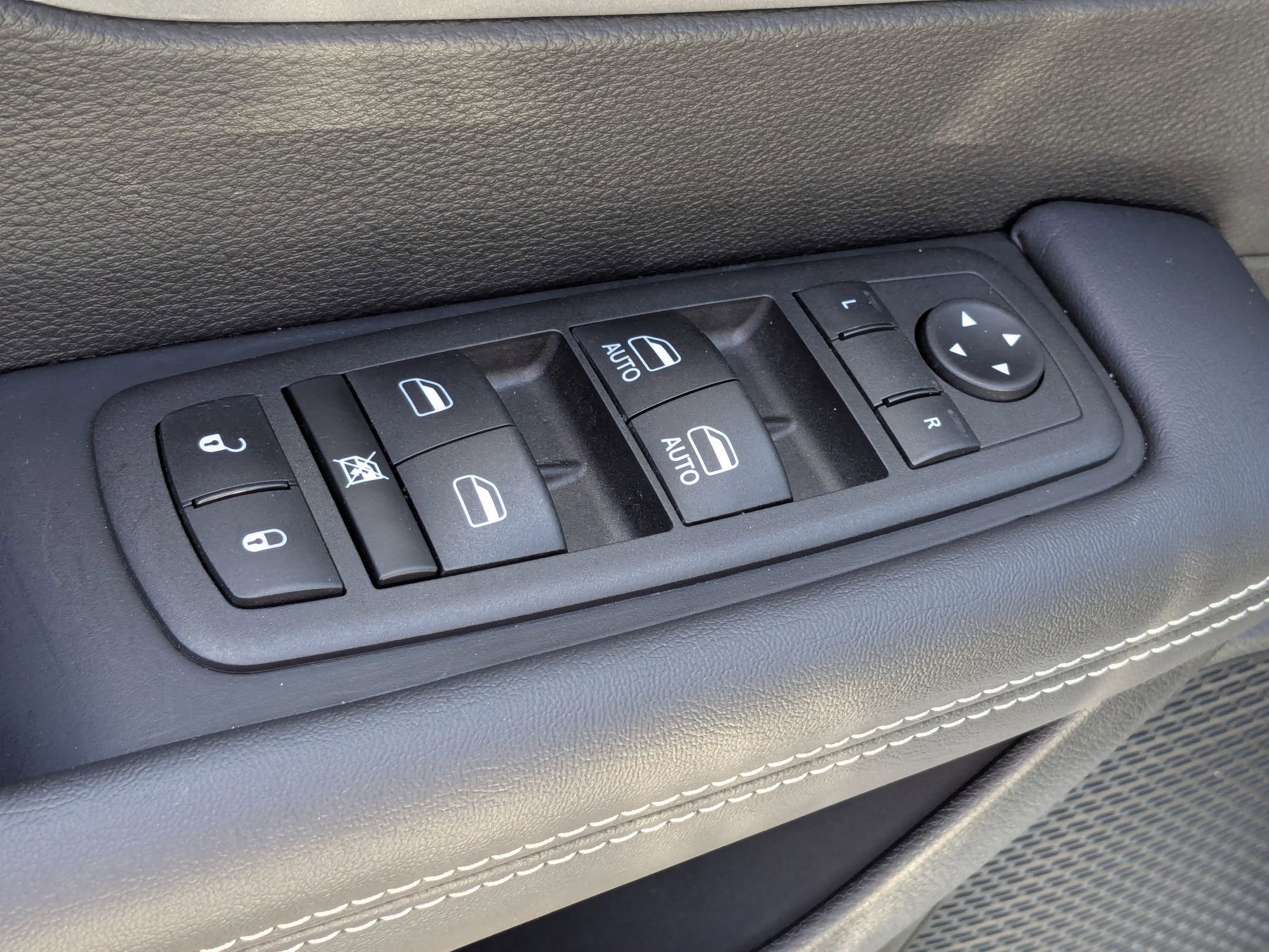 Used 2024 Chrysler Pacifica Touring-L w/ S Appearance Package image 14